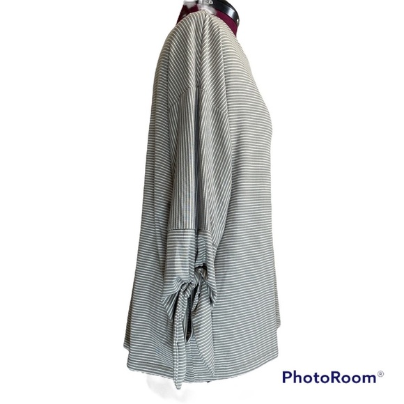 Susina Striped Top with Elbow Length Sleeves in Taupe and White Size‎ M - Picture 2 of 9